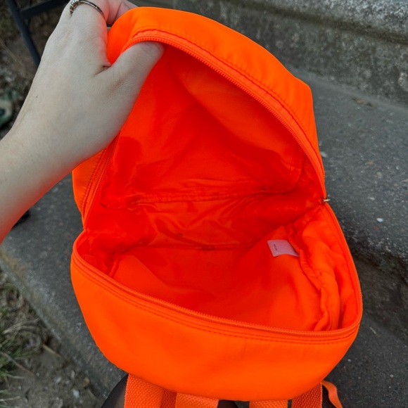 mini orange backpack 🍊 - Picture 4 of 5